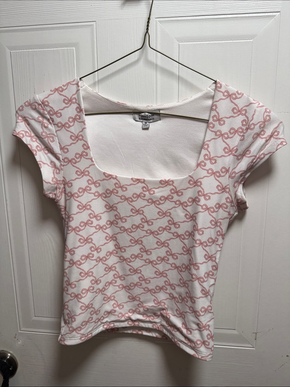 Faded Rose Geometric Short Sleeve Tee in White & Pink Size Medium
